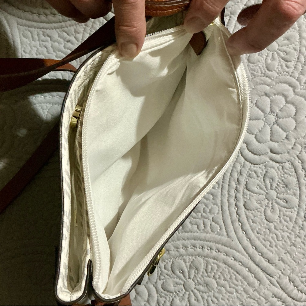 Liz Claiborne Cream Geometric Crossbody with Brown Trim - Picture 6 of 9